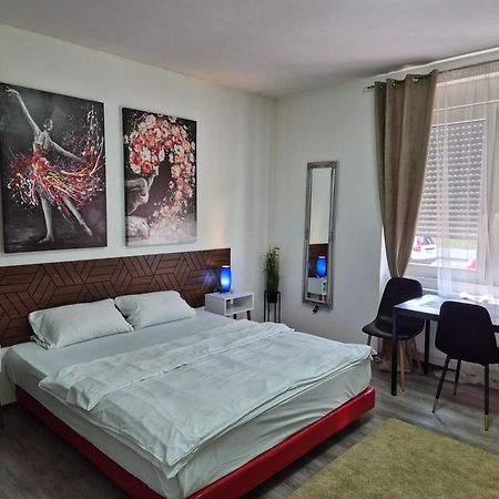 Rooms Villa Luigi Pancevo Bagian luar foto