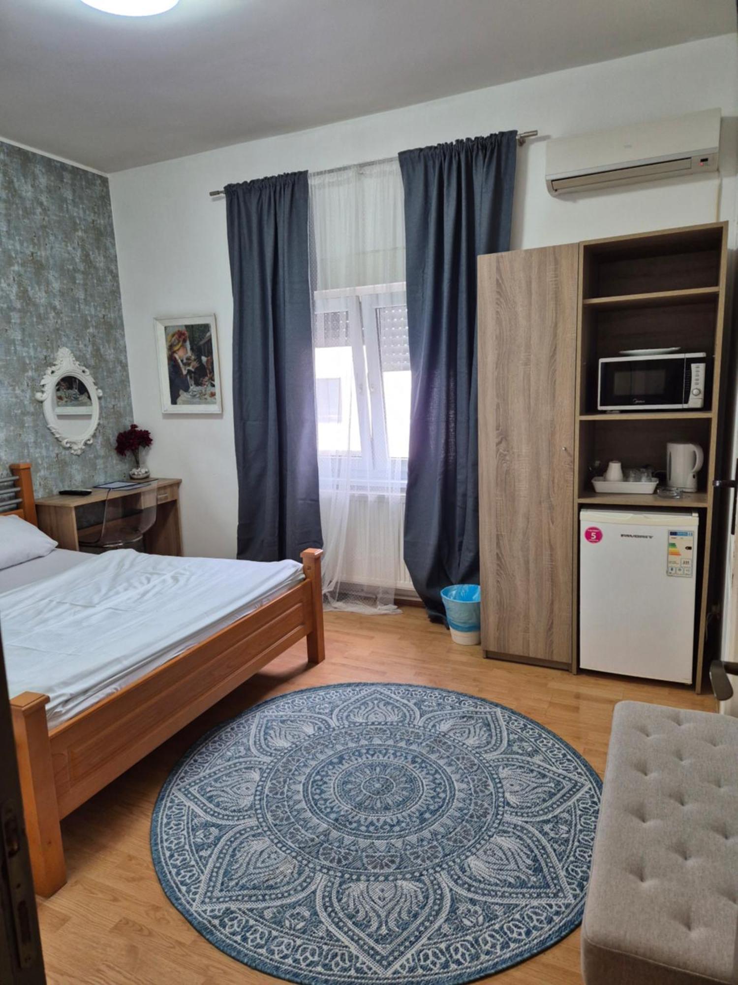 Rooms Villa Luigi Pancevo Bagian luar foto